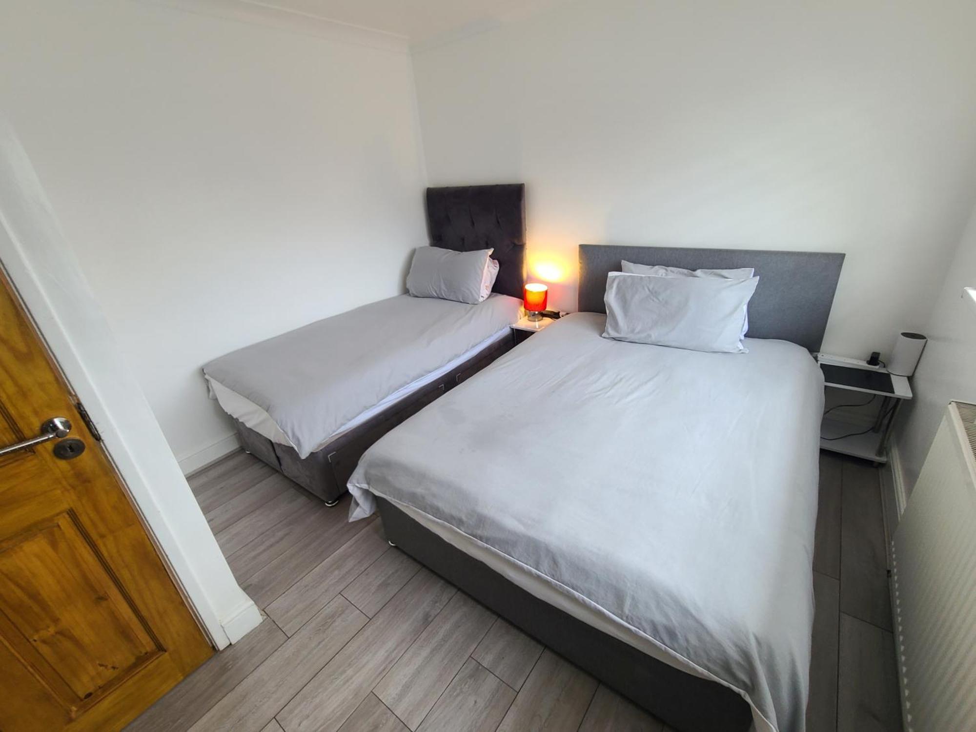 Gatwick Rooms-Travel Service-Airport Parking Ifield Eksteriør bilde