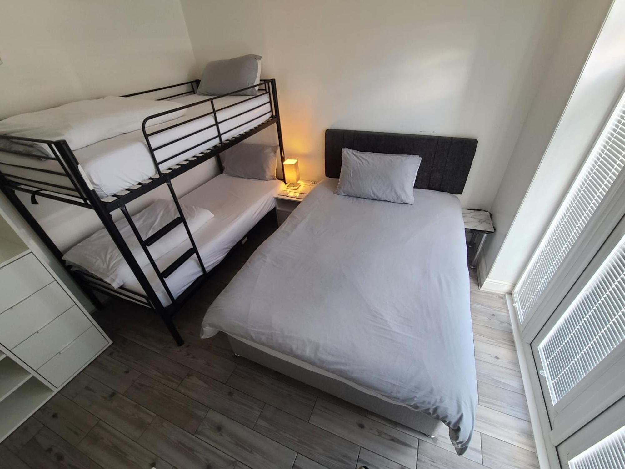 Gatwick Rooms-Travel Service-Airport Parking Ifield Eksteriør bilde
