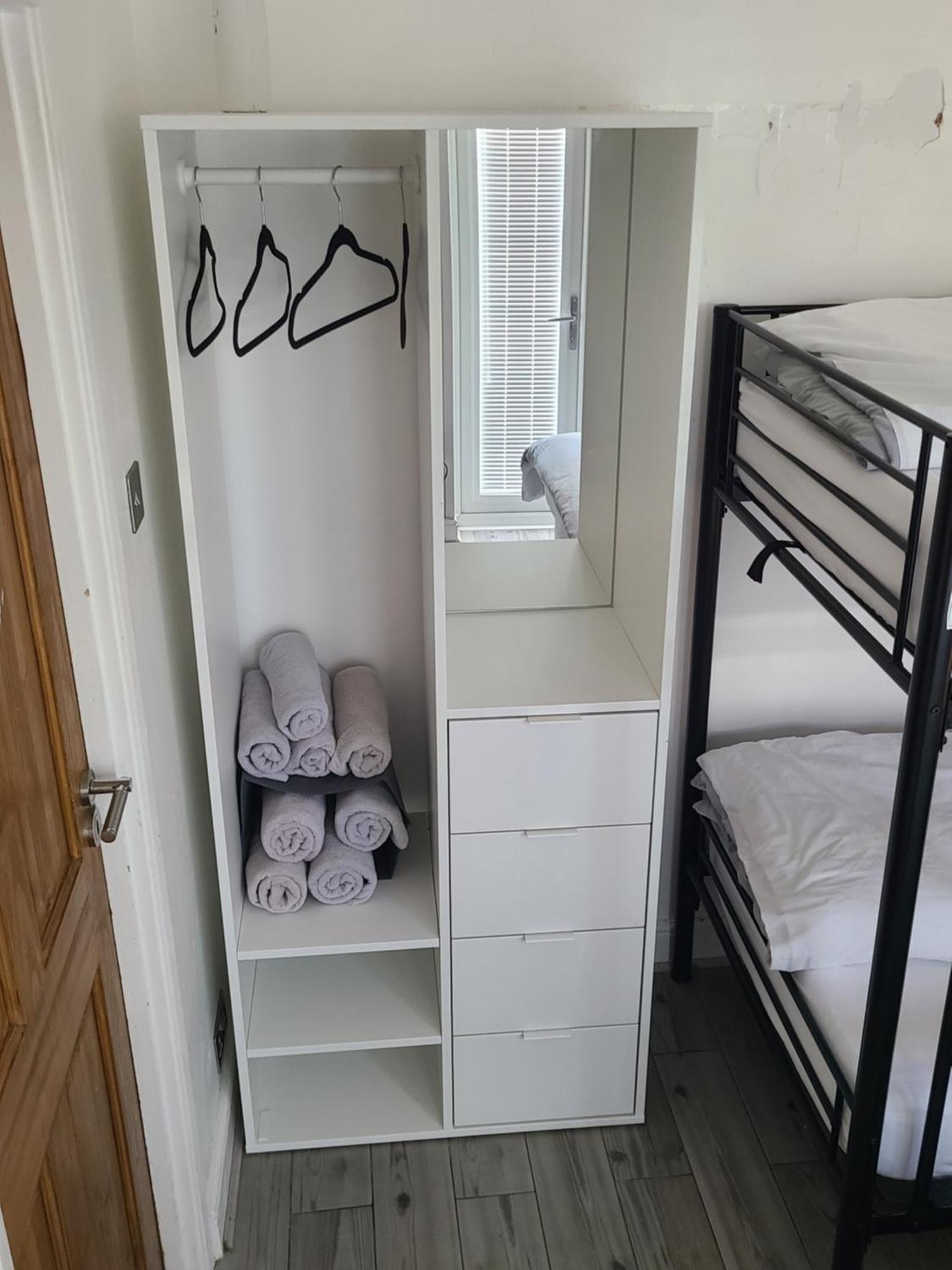 Gatwick Rooms-Travel Service-Airport Parking Ifield Eksteriør bilde