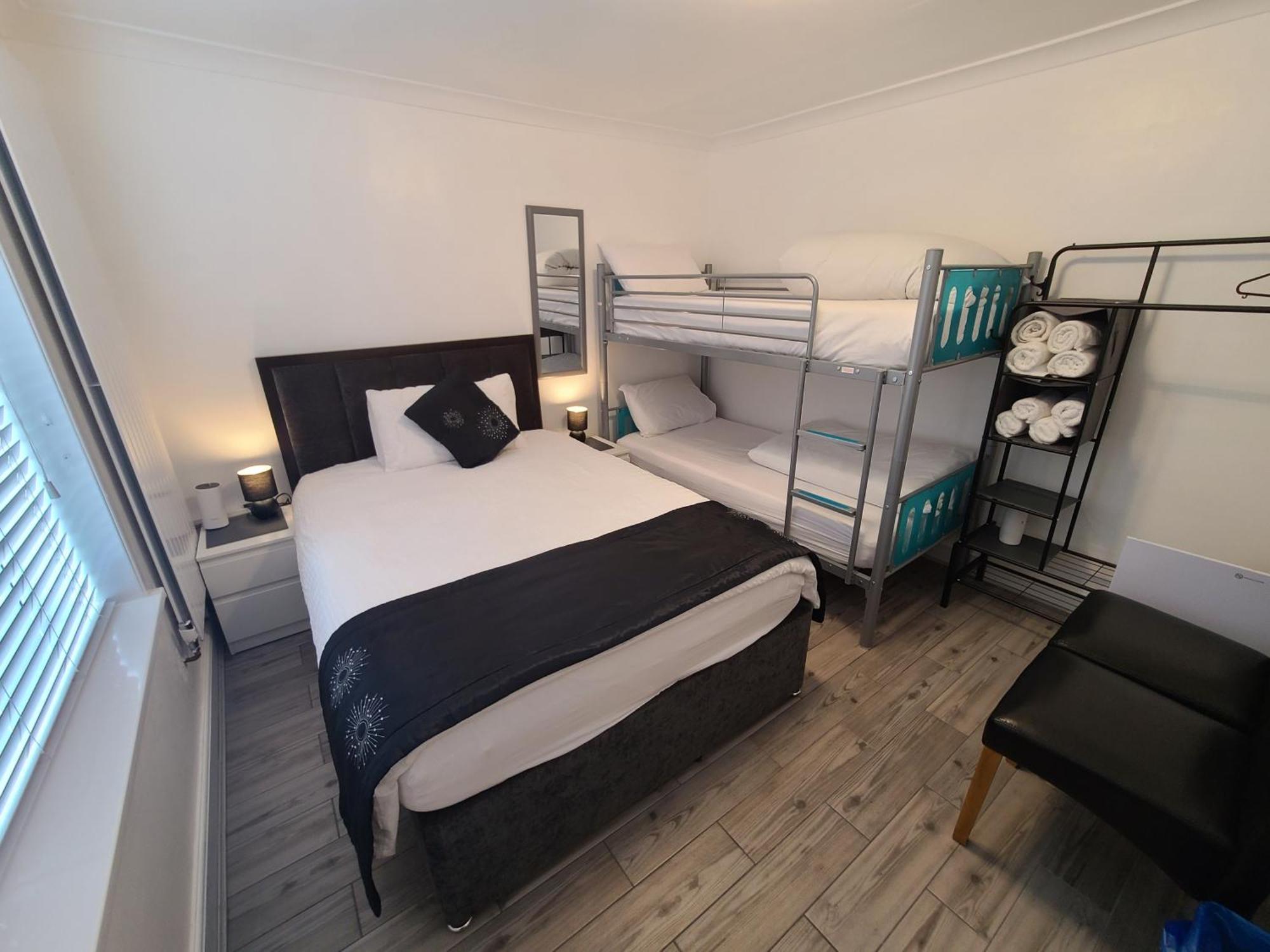 Gatwick Rooms-Travel Service-Airport Parking Ifield Eksteriør bilde