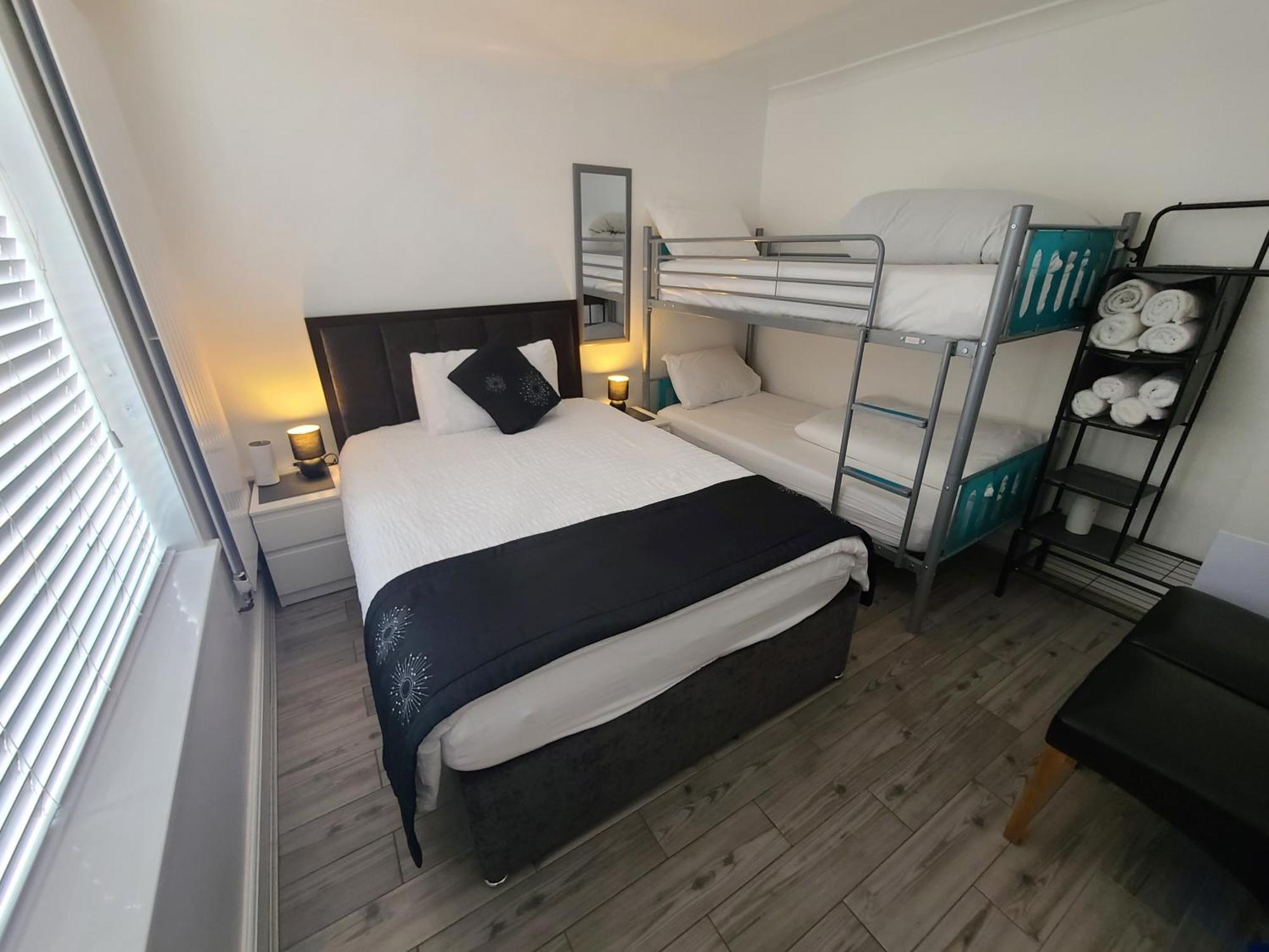 Gatwick Rooms-Travel Service-Airport Parking Ifield Eksteriør bilde