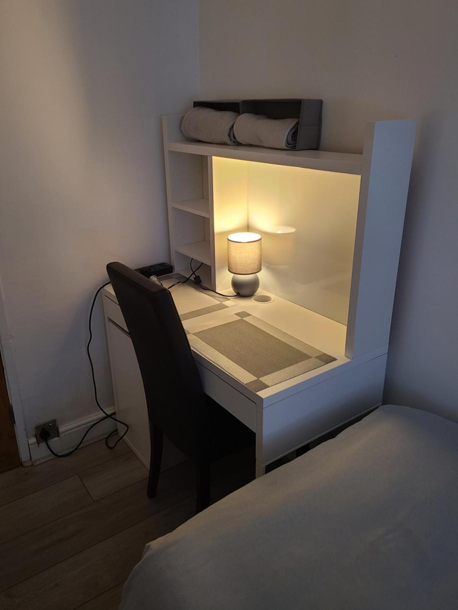 Gatwick Rooms-Travel Service-Airport Parking Ifield Eksteriør bilde